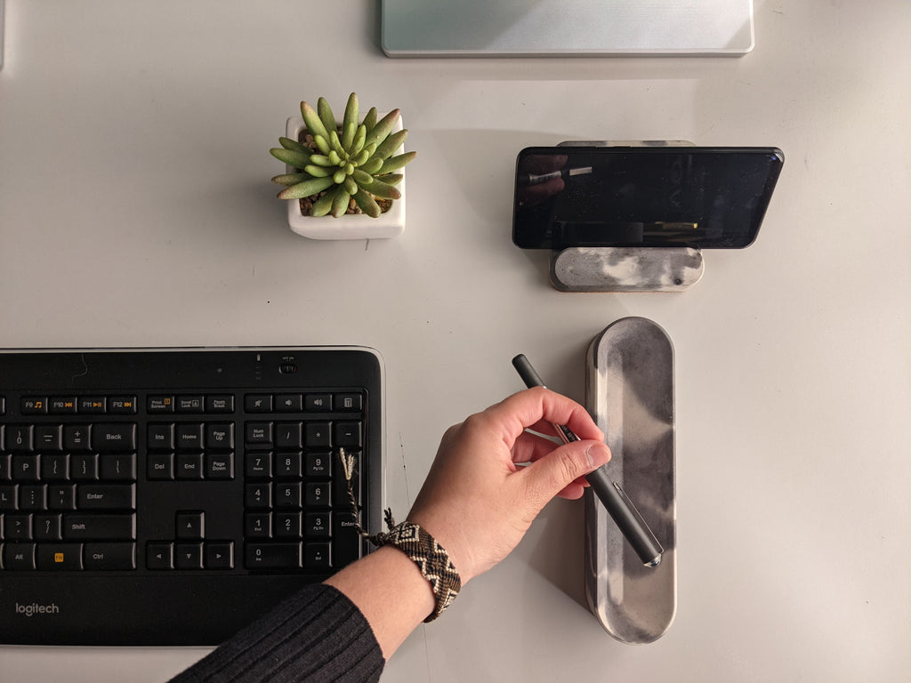 Desk organizer